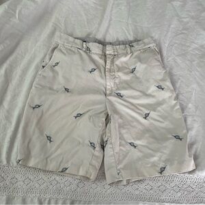 J McLaughlin Sz 34 Fish fishing embroidered Flat front Shorts Cream White